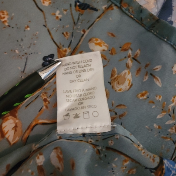 LE LIS Spring Button Down Top - Picture 7 of 7